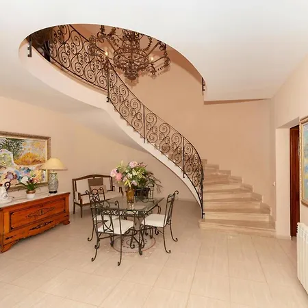 Oliveres Villa *