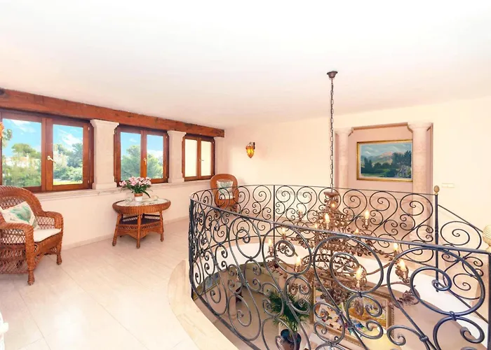 Villa Oliveres By Vintage Travel