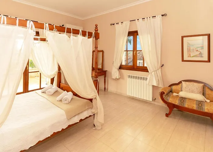 Oliveres By Vintage Travel Villa *